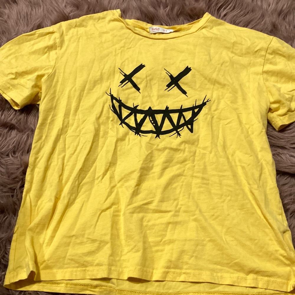yellow t-shirt